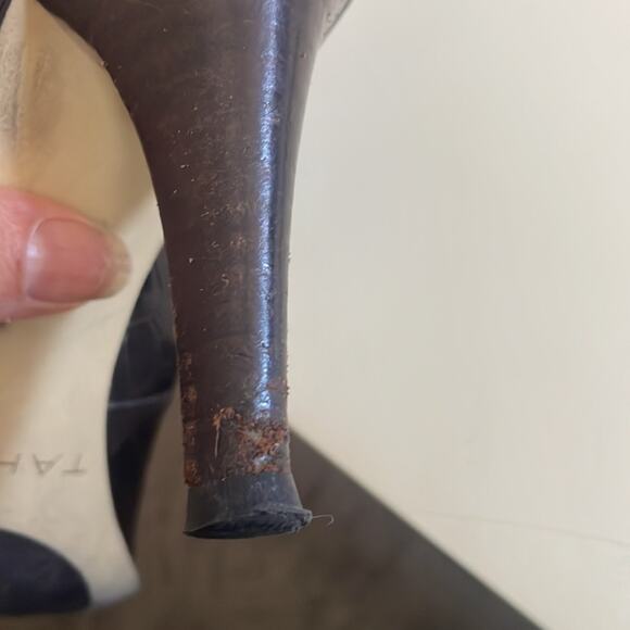 Tahari Enya women's high heels size 7.5. Brown snakeskin. - Picture 9 of 10